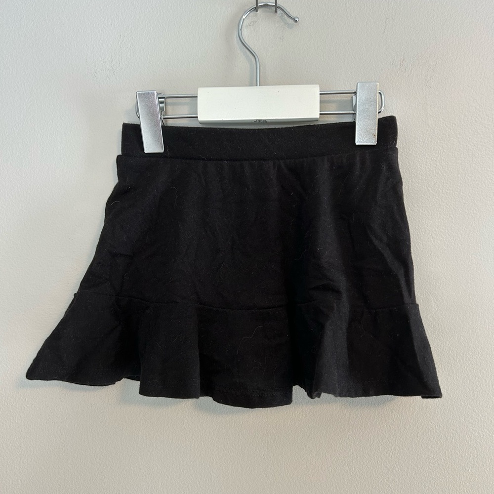 The children place 2t black skort